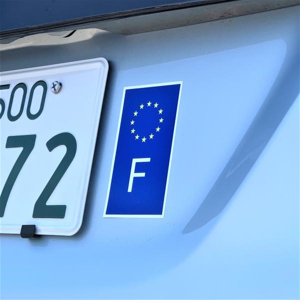 フランス国識別記号ステッカー Euデザインタイプ 縦 屋外耐候仕様 Sサイズ 車やスーツケースなどに 高耐候 耐水 防水 Buyee Buyee 日本の通販商品 オークションの代理入札 代理購入