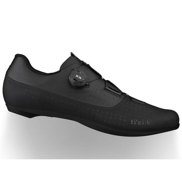 沖縄県への発送に送料無料は適用されません。購入金額に関わらず通常送料に別途加算されます。  素早く簡単に装着できる多用途のパフォーマンスロードサイクリングシューズ。 クロージャーは、微調整可能なシングルBoa IP1-Bダイヤル。 カーボン...