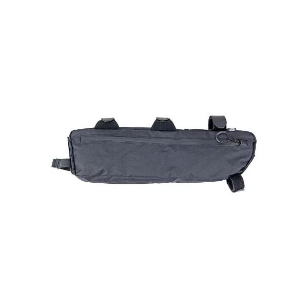 走行中にさっと中身を取り出せる、便利ポケット。撥水効果と耐摩擦性能の高い、4層構造のアーガイルリップストップ生地を採用 トップチューブの下側に取り付けます。スマホや携帯工具、財布やカメラ、予備バッテリーや補給食、自撮り棒やミニ三脚等を入れる...