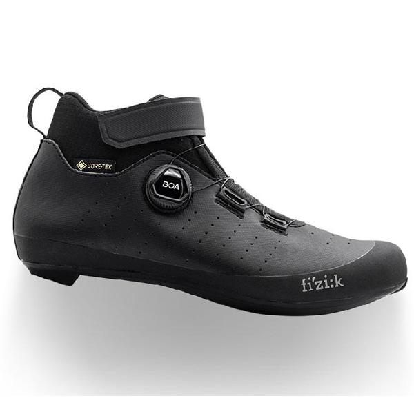 沖縄県への発送に送料無料は適用されません。購入金額に関わらず通常送料に別途加算されます。  完全な保温、防水、透湿性を持つウィンターライディングロードシューズです。 GORE-TEXインシュレーテッド・コアラメンブレン生地を採用したことによ...