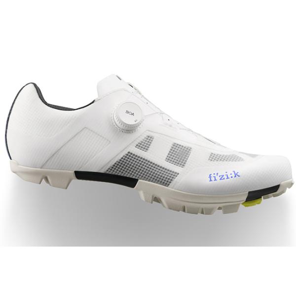 沖縄県への発送に送料無料は適用されません。購入金額に関わらず1,650円（税込）が通常送料に別途加算されます。  オフロードでのゆとりをもっと - 幅広の足に対応する高性能設計。 PROXYは未舗装路でのレースに対応する機能性と、効率的なパ...