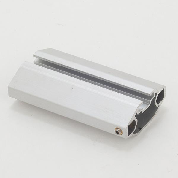 沖縄県への発送に送料無料は適用されません。購入金額に関わらず通常送料に別途加算されます。  VERGOスライドレール用のアタッチメント VERGOスライドレールの連結シャフト部分に取り付けるアタッチメントパーツ。  フォーク受け、ホイールホ...