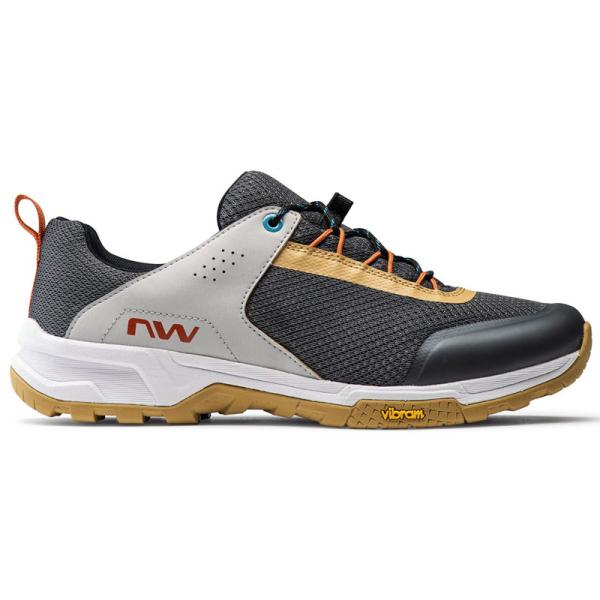 沖縄県への発送に送料無料は適用されません。購入金額に関わらず通常送料に別途加算されます。  Vibram Voltソールはフラットペダル用に設計されているので、安全にサイクリングができ、フラットペダルでのストロークを容易にします。 幅広のフ...