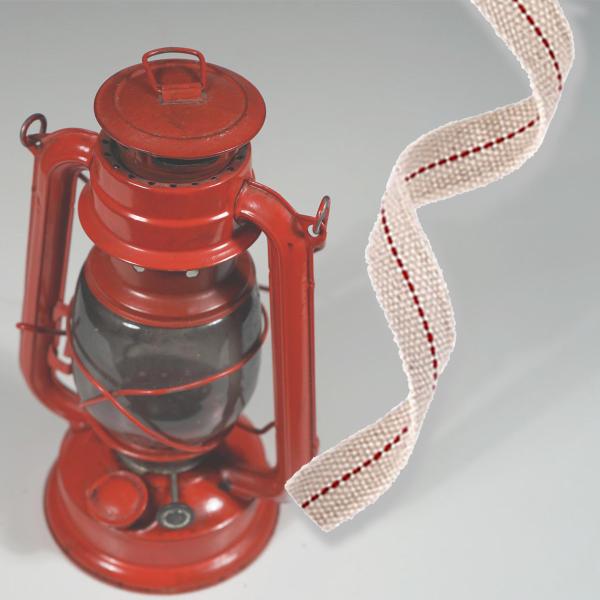 オイルランプ用の替え芯（1ｍ巻き）です。100%綿素材なので吸油性に優れています。交換後は30分以上、芯にオイルを浸みこませてからのご使用をおすすめします。【商品仕様】＜サイズ＞長さ：0.9cm×約1ｍ / 2cm×約1ｍ重量：0.9cm：...