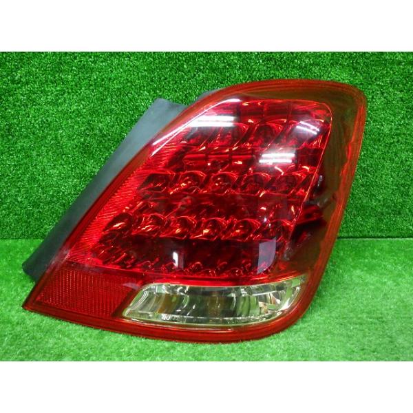 クラウン マジェスタ 後期 右テールレンズ 18系 VZS186 30-318 LED球