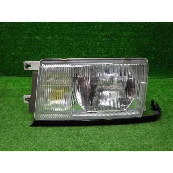 日産（NISSAN） セドリック 左ヘッドライト ハロゲン Y31 HXN63L2