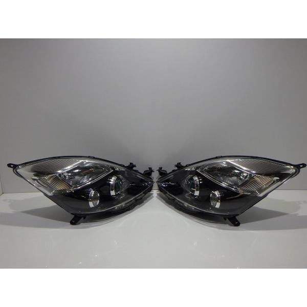 トヨタ（TOYOTA） アイシス ヘッドライト左右 HID ZGM10/15 後期 44-72