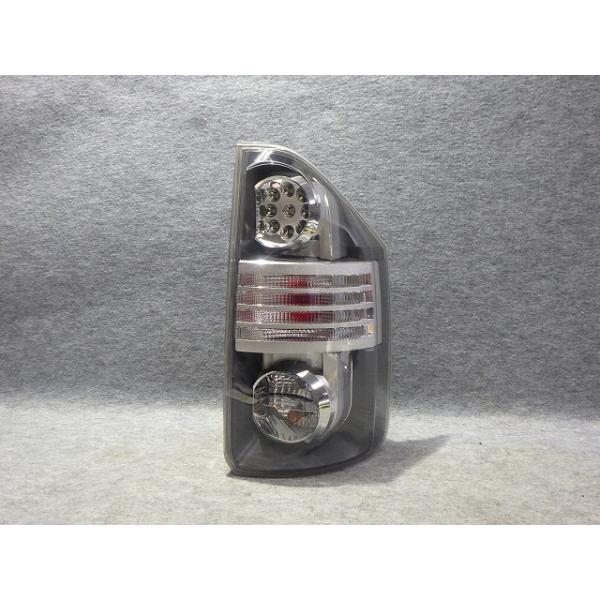 ヴォクシー 右テール ZRR70/75 前期 28-199 81551-28440 トヨタLED球