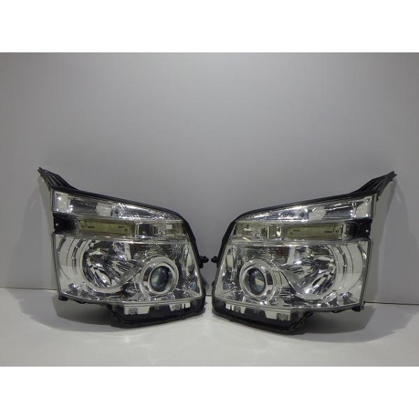 ヴォクシー 70系 ヘッドライト左右 HID ZRR70/75 前期 28-203 VK 81145