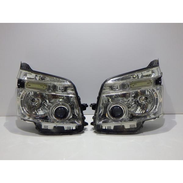 ヴォクシー 70系 ヘッドライト左右 HID ZRR70/75 前期 28-203 VK 81145
