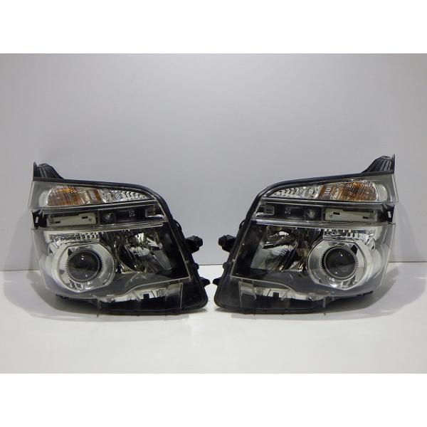 トヨタ（TOYOTA） 70系 ヴォクシー ヘッドライト 左右 HID ZRR70/75