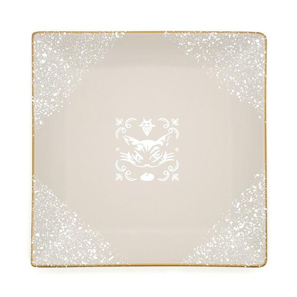 スタイリッシュなフォルムのミニ角皿。さまざまな食卓の場面で活躍します。軽くて割れにくい素材なので、気軽に扱えます。素材：PET、ABS、ウレタン塗装サイズ：約H15×W137×D137mmレンジ、食洗機可製造：日本