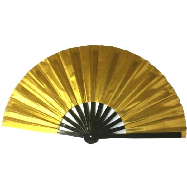 鮮やかなゴールドの扇。柄の片側だけにドラゴンのワンポイントデザイン入り！シンプルな無地でありながら、華やかさと存在感があります。 竹製で持ちやすい太極拳扇子。全長35ｃｍと少し大き目です。手になじみやすく、開くときに音がします。全長：　約３...