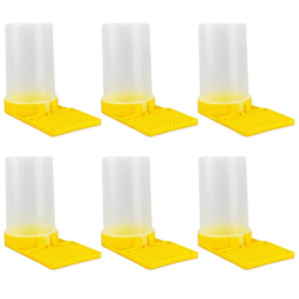 水を入れるだけで簡単に設置できるミツバチ用給水器です。6個セットでのご用意で、1箇所だけでなく複数個所設置する際に便利です。給水皿は凸凹加工が施されており、ミツバチが溺れてしまうのを防ぐ役割があります。給水皿に自動的に水分が流れて行く自動排...