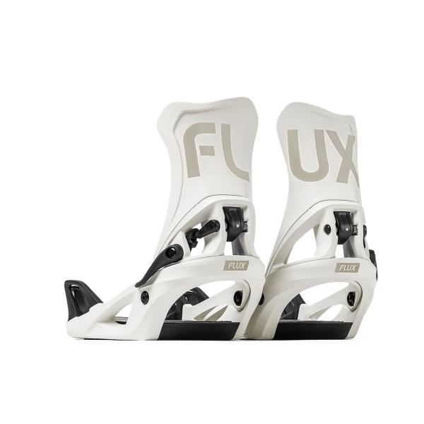FLUXのメインモデルDSをSTEP ON〓システムに落とし込みました。ハイバックとフットベッドクッションの硬さやねじれを調整し、STEP ON〓の脱着の快適さとDSの遊びやすさを両立したバインディングとなりました。ゲレンデクルージングから...