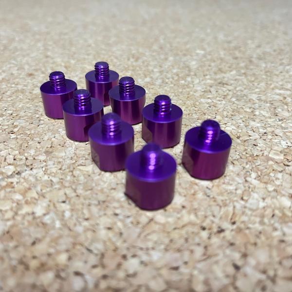 OJKカービングプレートを取り付ける際に使用するジョイントボルトのプロトは軽量なジュラルミン製！しかもカラフルなアルマイト加工を施しました。通常のジョイントボルトにはステンレス製と真鍮製があり、アルパイン用の02シリーズにはステンレス製が同...