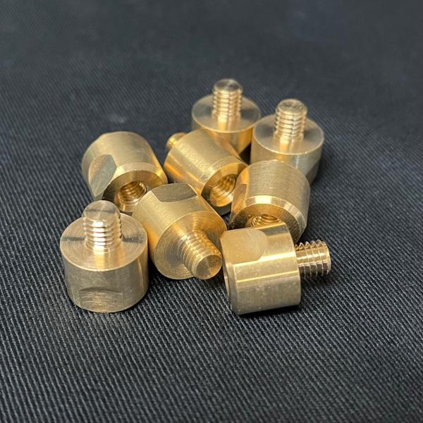 OJKカービングプレートを取り付ける際に使用するジョイントボルトの真鍮製のロング6.2mmです。インサートホールが深く標準のジョイントボルトではかかりが悪い場合にご使用下さい。標準的なボードへ使用された場合は底づきする恐れがありますので使用...