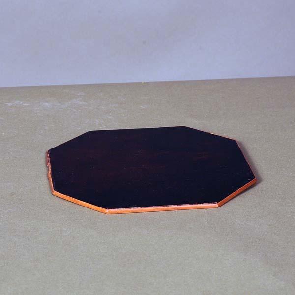 【商品説明】　地板：15.5cm　　水石・盆栽・主役草物などに最適です。　　【サイズ】　高さ：0.3cm　横幅：15.5cm　奥行：15.3cm【納期】　配達ご希望日時のご指定ができます。　お急ぎの場合は午前中までにご注文の場合、即日発送も...