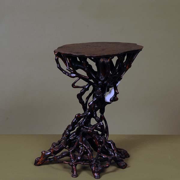 【商品説明】　根飾　31.0cm　　ミニ盆栽や山野草などに最適です。　　【サイズ】　　高さ：35.8cm　横幅：31.0cm　奥行：26.5cm【納期】　配達ご希望日時のご指定ができます。　お急ぎの場合は午前中までにご注文の場合、即日発送も...