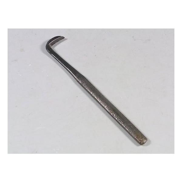 【商品説明】　兼進　神・舎利作り彫刻刀　 鎌型　左　No.87D　神を削ったりするための彫刻刀です。　日本製　　【サイズ】　全長：約19.0ｃｍ【納期】　配達ご希望日時のご指定ができます。　お急ぎの場合は午前中までにご注文の場合、即日発送も...