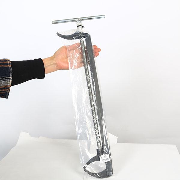 【商品説明】　盆栽ジャッキ（伸縮両用式）大　伸縮両用式は枝と枝を寄せる作用と、枝と枝を広げる作用が可能です。　<日本製>（働き） 挟む場合：約 4〜44ｃｍ　　広げる場合：約 7〜47ｃｍ（材質）スチール製　【サイズ】　全長：約...