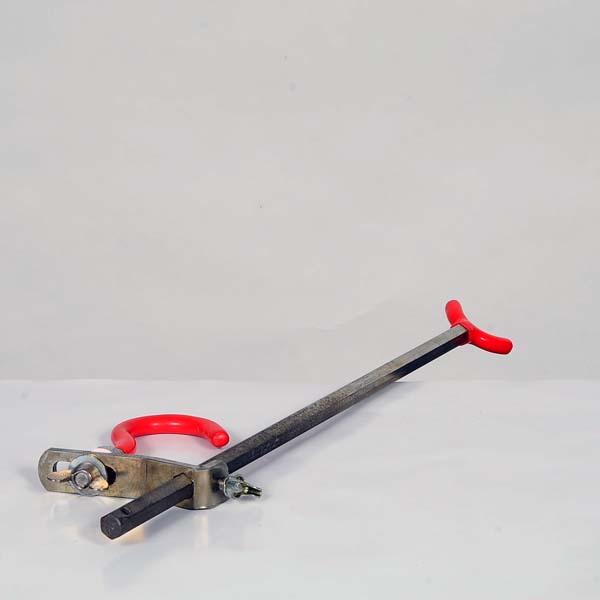 【商品説明】　　盆栽枝曲げ機【新古品】　　枝を矯正させる器具です。 　※新品ですが、長年保管していた為多少汚れ（錆）がついている場合がございます。【サイズ】　　全長　: 約42.5cm　　幅：約14.5cm【納期】　配達ご希望日時のご指定が...