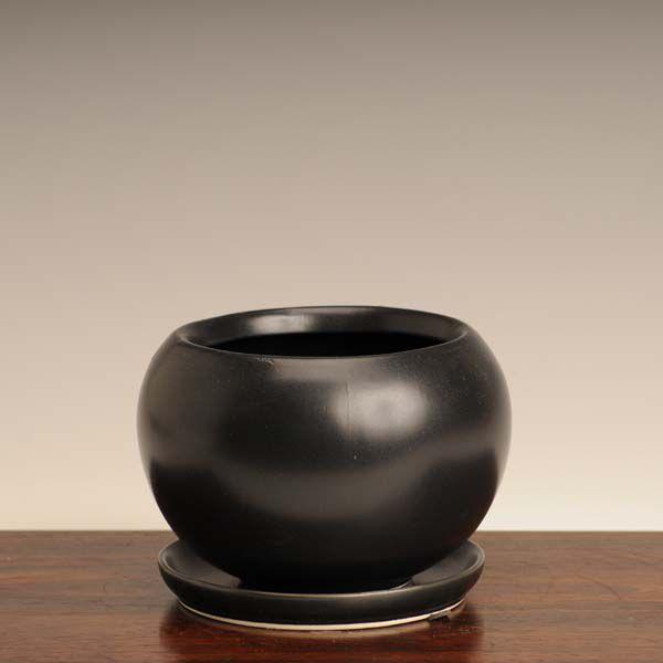 中国製　受け皿付　鉢径：約14.0cm　高さ：9.5cm専用受け皿がついています。数量物の為多少大きさに誤差があります。数量物の為、若干の色の違い(色むら)があります。  