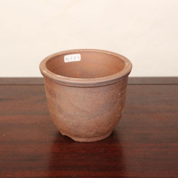 篠山市今田の「立杭」は、日本六古窯のひとつで、丹波焼とも呼ばれます。伝市窯はそのなかで植木鉢を専門に焼く窯として園芸愛好家から絶大な支持を得ています。使用に差し支えない程度のヒビや割れ、ほつれがある場合がございますので、廉価にて販売していま...