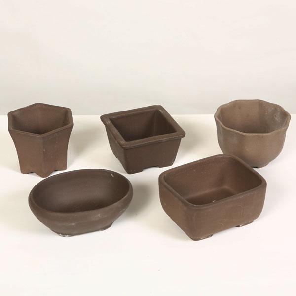 商品情報　　　日本製鉢　土物鉢　3号　ご希望の形をお選び下さい。＊数量物の為、若干の色の違い(色むら・濃淡)があります。サイズ1.高さ：6cm　　鉢径：8cm　　　奥行：7cm　　2.高さ：5.5cm　鉢径：8.5cm3.高さ：4.5cm　...