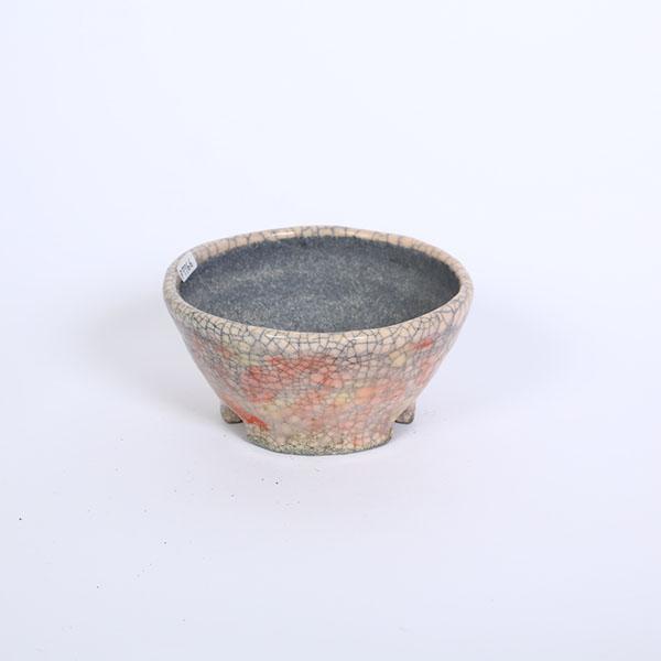 商品説明越前文山(てるみ）　丸鉢越前文山氏の奥様。地元に伝わる福井県越前焼に則って独自の作風を確立。釉薬の発色が美しく、全て手びねりで作陶されています。※1点ずつ手作りの為、歪み塗漏れがある場合がございます。ご理解の上ご注文ください。落款：...