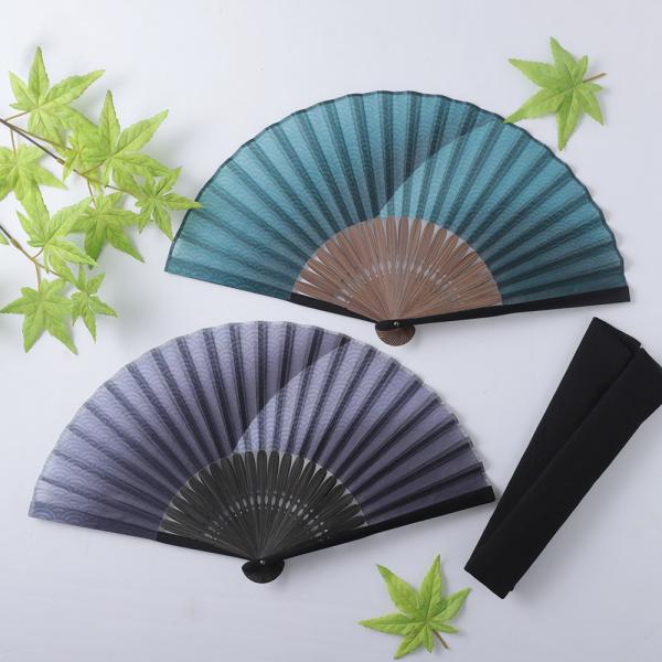 カラー：紺・青緑種別：男性用、紳士用 夏扇子、扇子袋セット扇面：綿100％扇骨：竹扇子袋：ポリエステル100％扇子を広げた時の大きさ（縦×横）：約22×40cm箱（縦×横×高さ）：紙箱　約10.5×26.5×2.5cm袋の長さ：約22cm