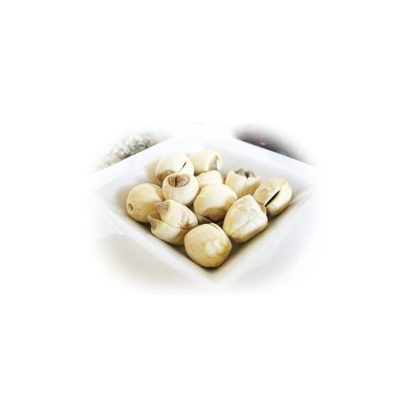 ・蓮の実の乾物は水でうるかすと柔らかくなります・ご飯を炊くときに乾物のまま入れるだけでホクホクの蓮の実ご飯の出来上がりです・蓮の実の芯が入っているものもあります・蓮芯（れんしん）と呼ばれ、苦みのあるお茶で使われます