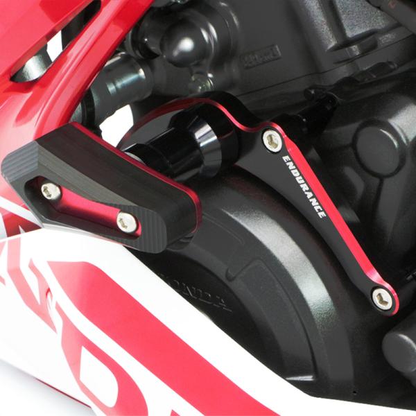 本商品は軽度の転倒時において、プロテクター部で各部へのダメージを軽減する目的の商品であり、転倒時の車両やエンジンへの傷などを防ぐ為のものではありません。記載されていない車種は取り付け不可・又は未確認です。商品の形状および製造工程の特性上、着...