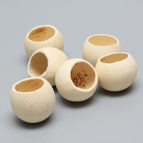【商品仕様】径:約3~6cm6個入り【お伝えしたいこと】※木の実は自然素材の性質上、割れや欠け・潰れが含まれる場合があります。( 10_dras )( allp5 )ベルノキという植物の木の実の皮の部分で作られています。可愛らしいコロンとし...