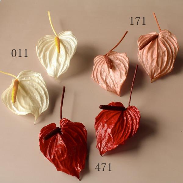 【商品仕様】花径(幅):約6~9cm花丈:約7~10cm全長:約15cm3輪入り【お伝えしたいこと】 ※プリザーブドフラワーとは※生花に柔らかい質感を保つよう特殊加工を施したものです。プリザーブドフラワーは染料が染み出す場合があります。ご使...