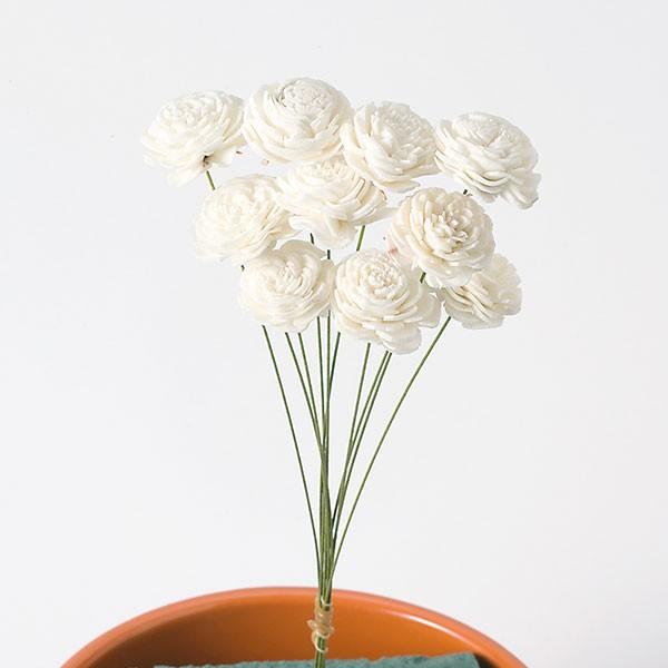 【商品仕様】 全長約19cm 1束10本入り 花径:約1.8~2.5cm ※すべて手作業で製造しているため、表記のサイズよりも小さいものが混じる場合がございます※ハンドメイドフラワーとは※ 木の実や皮、茎などの自然素材を組み合わせて作ったお...