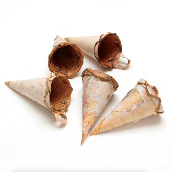 【商品仕様】全長(ひっかけ部分含む):約16cm口径:約6.5~7cm5個入り( 10_dras )( allp5 )壁に引っ掛けられる白樺のベースです。ちょっとだけお花や木の実を入れるだけで簡単にナチュラルな雰囲気を演出できます。( br...