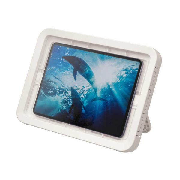 他サイト： RHYTHM リズム　タブレット防水ケース 防水IPX7相当 お風呂OK 角度調節可能な収納スタンド 壁掛け背面マグネット ホワイト　9YY019RH03の商品画像