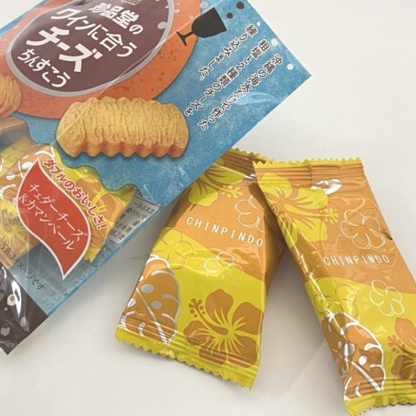 沖縄の伝統的なお菓子「ちんすこう」に、濃厚なチーズの風味をプラス。ワインとの相性を追求し、甘さ控えめで、チーズの塩味と旨味が凝縮された大人の味わいに仕上げました。名称：焼菓子原材料名：小麦粉（国内製造）、ラード、砂糖、乳等を主要原料とする食...