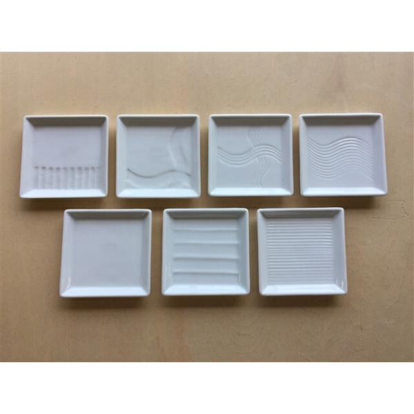 正方形のお皿 y-tsujishin_isn745170-3