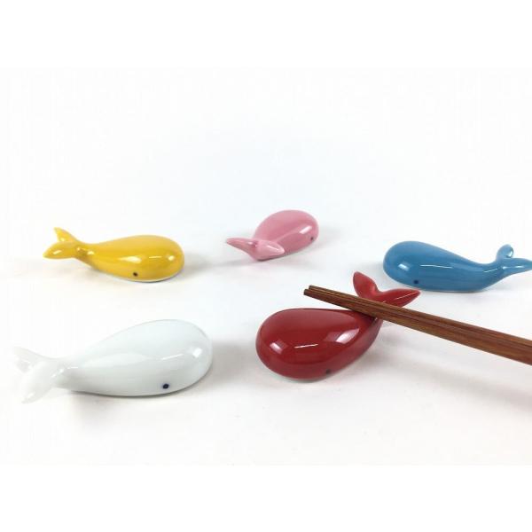 産地日本　佐賀県窯元有田焼　聖陶苑サイズ(約)5.8cm×2.3cm×高さ1.5cm素材/材質磁器質感ツルツル仕様食洗機 ○ 、電子レンジ ○ 、重なり × 、直火 ×使用用途例箸置、飾り、ギフト、など贈り物、ちょっとした手土産などに備考お...