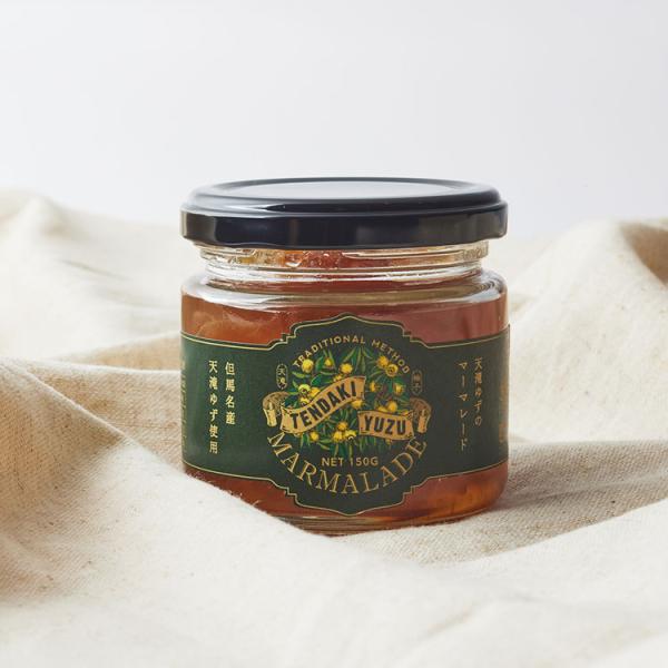 ■天滝ゆずのマーマレード■何も足さない、何も引かない。昔ながらの製法で丁寧に仕上げました。クラシカルな製法で果汁・果皮・天滝ゆずのUMAMIを全て引き出した贅沢なマーマレードマーマレードの本場イギリスの伝統的な製法である、昔ながらの銅鍋でし...