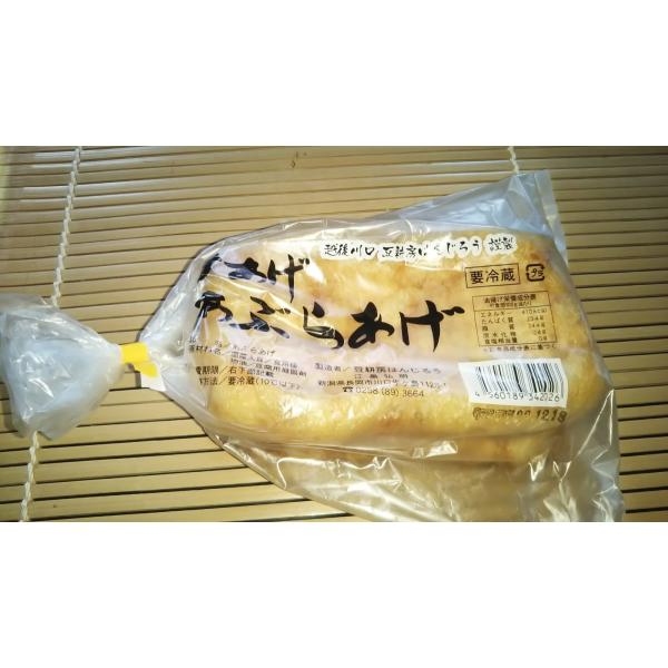 一般的な油揚げです。少し肉厚ですので、煮物に入れると味が染みて美味しいです。お稲荷さんでは、皮が厚いのがお好みの方には大変喜ばれております。新潟県産大豆、国産菜種油使用。【冷凍保存できます】【内 容 量】3枚【消費期限】発送日を含めて冷蔵５...