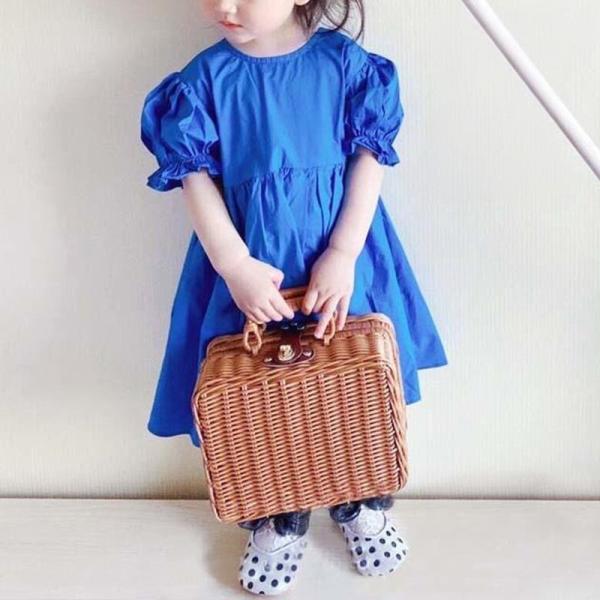 シーズンムードを盛り上げてくれるかごバッグが登場♪ベーシックなデザインと形、サイズ感もちょうどよくとっても使いやすいです！口が大きく開くので、荷物の出し入れもカンタン♪スクエアかごバッグ / A075【サイズ】縦17cm×幅22cm×マチ1...