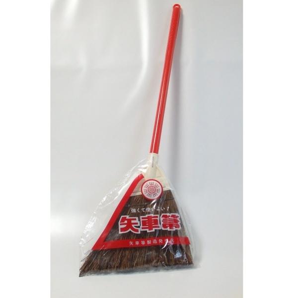 シダ使用の手ぼうきです。サイズ　長さ約72ｃｍ柄の色は選べません。複数ご購入の際は混在となります。 商品合計6600円以上ご購入で送料無料。 ほかの商品と合わせてご購入でもOK。