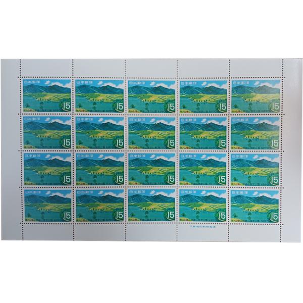 ■無くなり次第終了お一人の方が発売と同時に購入して長期保管しておられました■無くなり次第終了 大蔵省印刷局製造「記念切手シート 氷ノ山後山那岐山国定公園 15円 20枚 1シート」(15円×20枚)×1シートでの発送になります切手はグラシン...