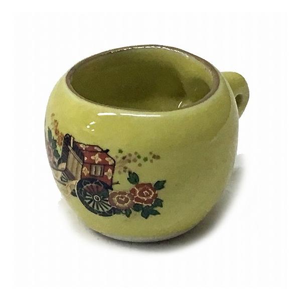 【特徴】 ・チョコかけ不要の耳付きのチョコです。・すり餌などを与えるときにお使いください。【仕様】 ・サイズ：約φ45×高さ約39mm　（口径は約35mm）・カラー：黄色・材質：陶器※手作りのため、大きさにバラつきがあります。