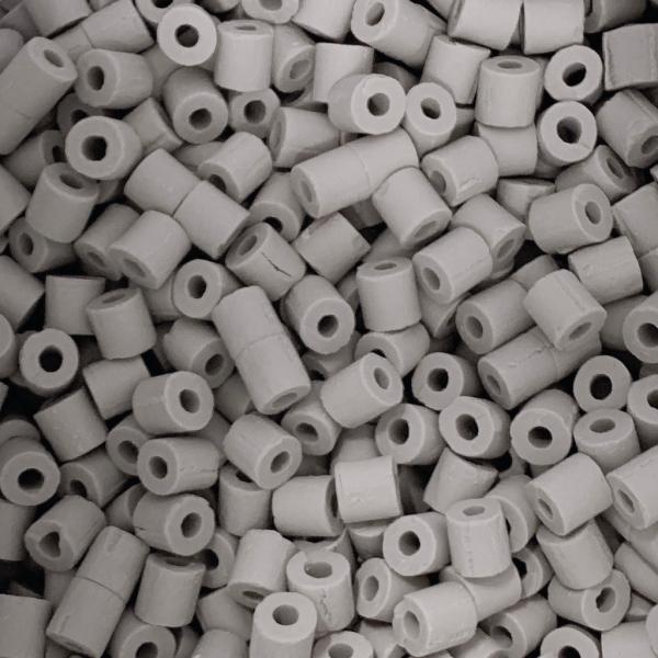 【特長】濾過バクテリアのすばやい活着・活性に。プレフィルターに適したリング状のセラミック濾材です。リング形状によりゴミをキャッチしながら水流を確保、濾材全体の目詰まりを防ぎ長期間濾過能力を保ちます。同時に汚れた飼育水を濾材内部に引き込み、濾...