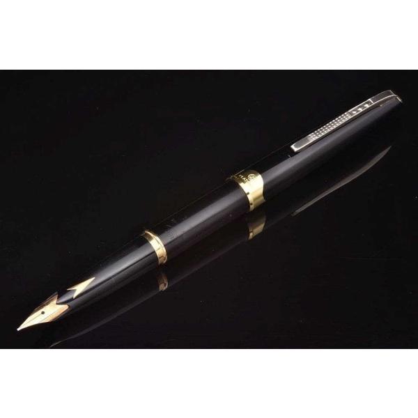 L381　プラチナ万年筆　P-300　ペン先18K 18金　細字 ブラック 筆記未確認　PLATINUM　ネーム刻印あり プラチナ万年筆 プラチナ PLATINUM 万年筆 K18ペン先 SIGN