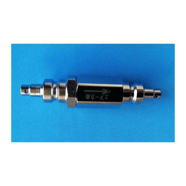 ●高圧対応コンプレッサー2台にてタフな連続打ちにも能力を発揮●高圧対応のコンプレッサー2台を直列につないで流量及びパワーアップするためのプラグです●エアー方向(→)に合わせてエアーを流してください●先に補助ホースと補助タンクを接続し、最後に...